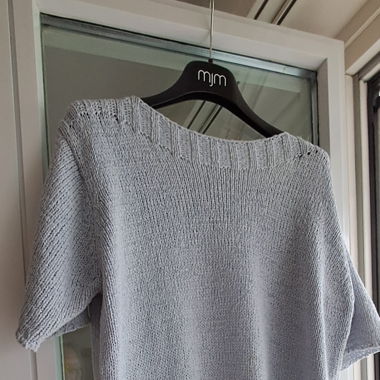Cute knitted shirt