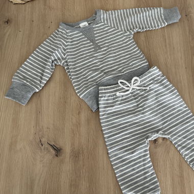 Graues T-Shirt und hose für Babby
