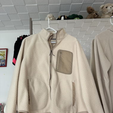 Beige Fleecejacke mit Reissverschluss