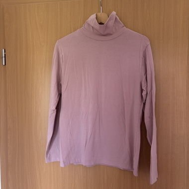Pink turtleneck