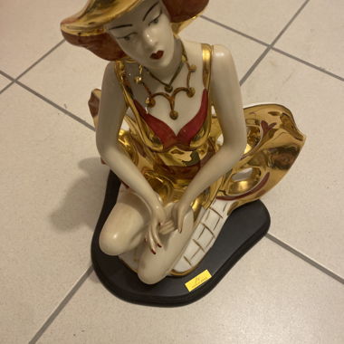Statuette décorative en céramique