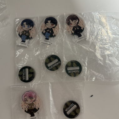 Set de mini supports acryliques TXT kpop