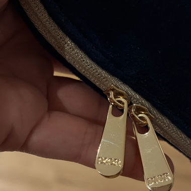 Borsa cosmetica Dior in velluto blu scuro