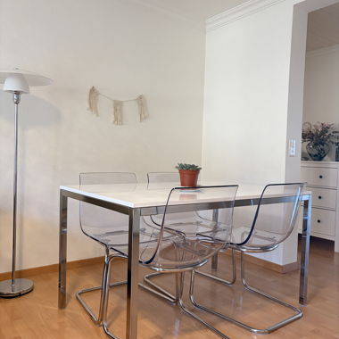 4 Transparente Stühle 