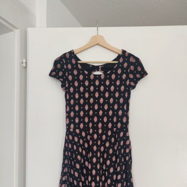 Kleid gemustert