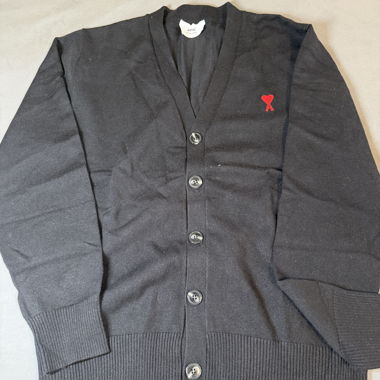 Ami Cardigan mit rotem Herzlogo