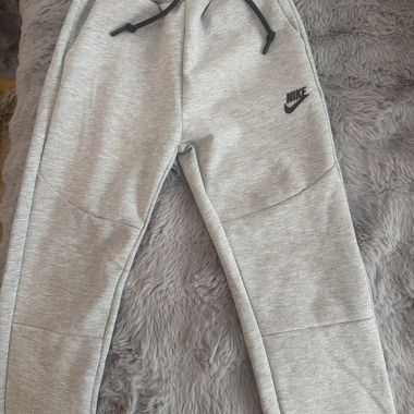 Nike Tech Jogginghose grau