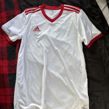Weisses adidas Trikot mit kurzen Ärmeln