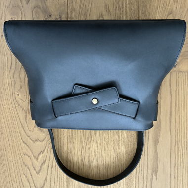 Borsa a spalla nera in ecopelle