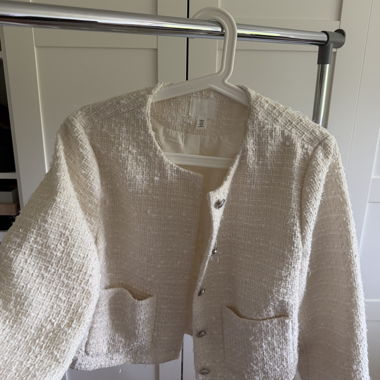 Weisses Boucle-Jacke