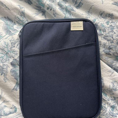Zipped iPad organizer sleeve