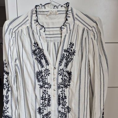 Blouse brodée bleu et blanc