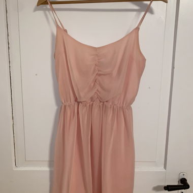 Abito estivo rosa con spalline