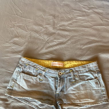 Low Rise Short MNG Jeans With Yellow Detail