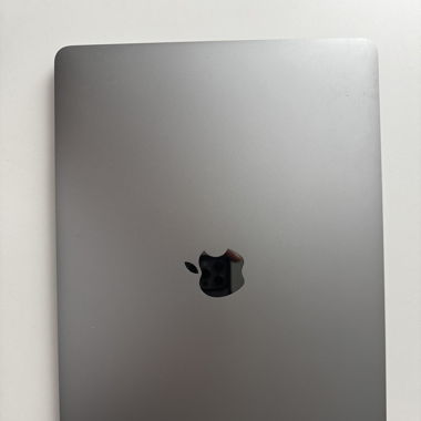 Apple MacBook Air 13” (2022, M1)