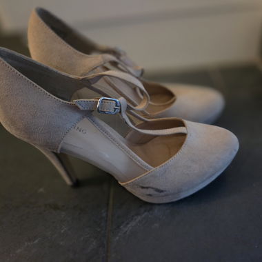 Décolleté beige con cinturino