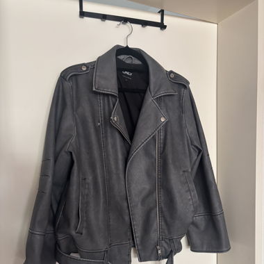 Veste en similicuir gris 