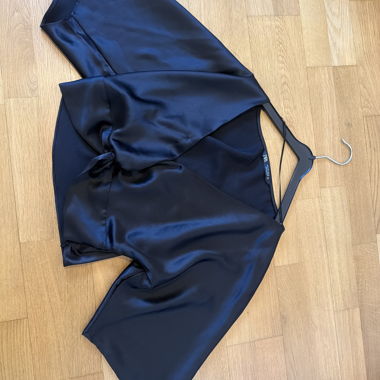 Top nero satinato