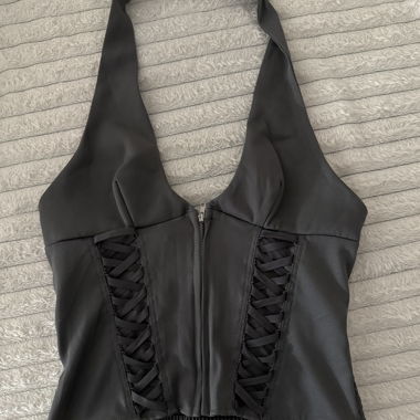 Schwarzes Halter-Top