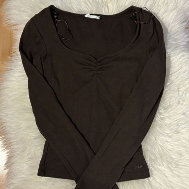 Braunes Langarmshirt