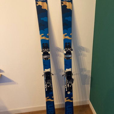 Elan alpine skis with bindings