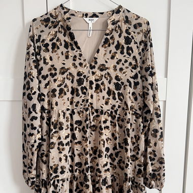 Kleid mit Leomuster