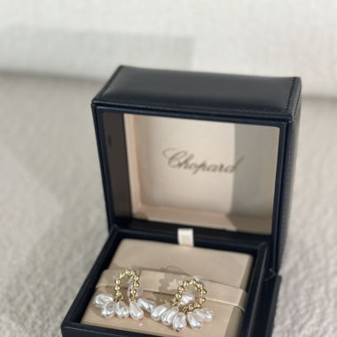 Elegant Gold-Toned Pearl Earrings 