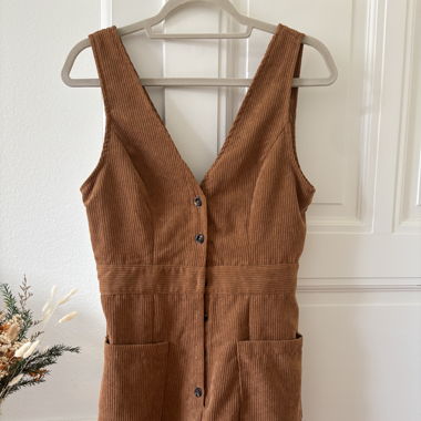 Robe tablier avec boutons