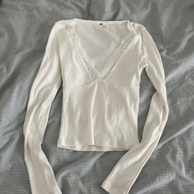 Long sleeve with lace
