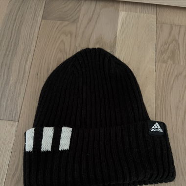 Lot de deux bonnets noirs
