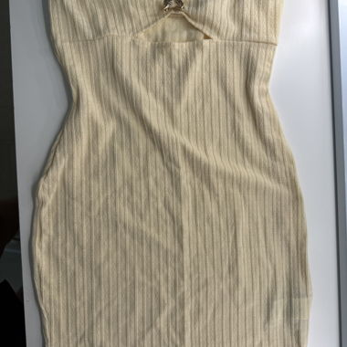 Robe courte côtelée jaune pastel