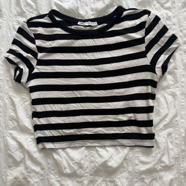 T-shirt Zara a righe nero e bianco