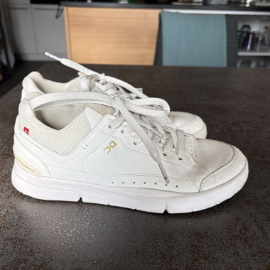 On Running The Roger sneakers