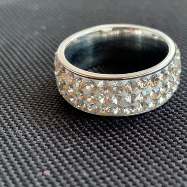 Silbrige Ring mit Zirkoniastein