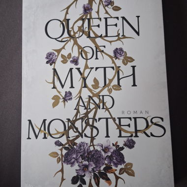 Queen of Myth and Monsters Fantasy-Roman