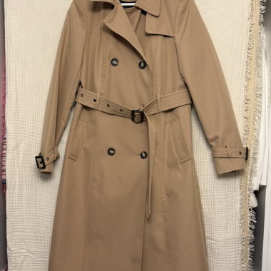 Trench coat 