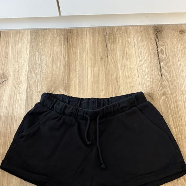 Kurze Schwarze Hose
