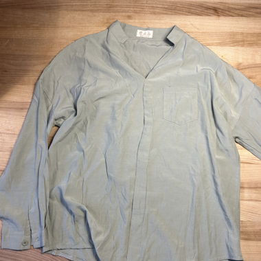 Chemise vert clair avec poches
