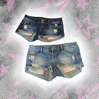 Pantaloncini in jeans con look used in doppio