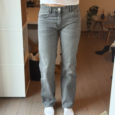 Graue Straight-Leg-Jeans