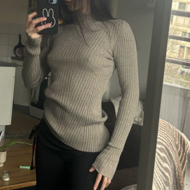 Pull côtelé à col roulé beige
