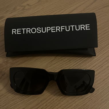 RETROSUPERFUTURE schwarze Sonnenbrille