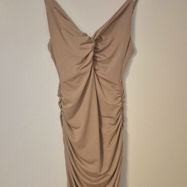 Robe bodycon plissée nude