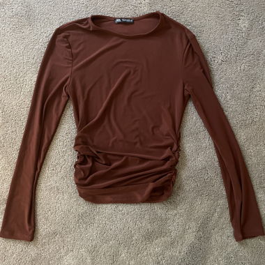 Top Zara a maniche lunghe arricciato