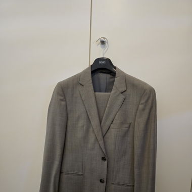 Hugo Boss Suit 48