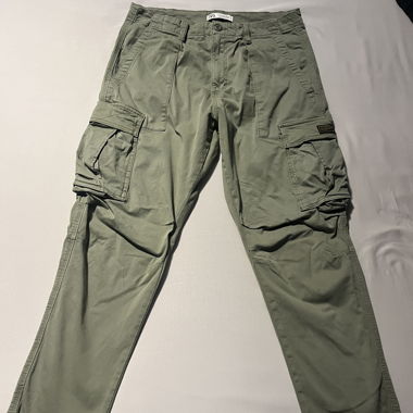 Green cargo pants from Zara