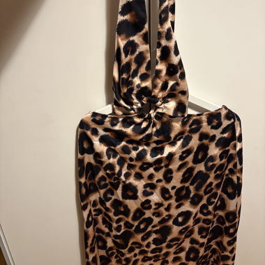 Robe maxi léopard avec décolleté et dos nu
