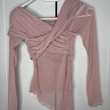 Top rosa in mesh asimmetrico
