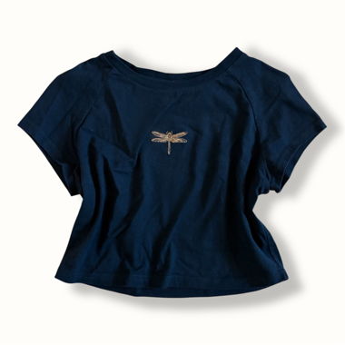 Top corto nero con stampa libellula
