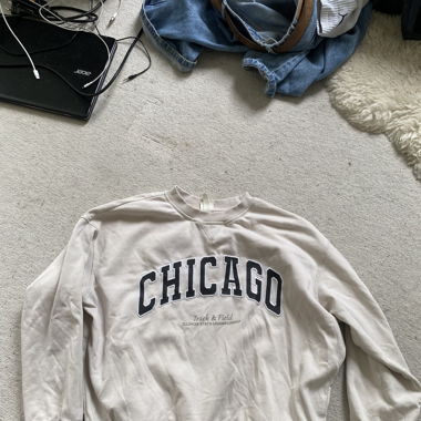pullover white